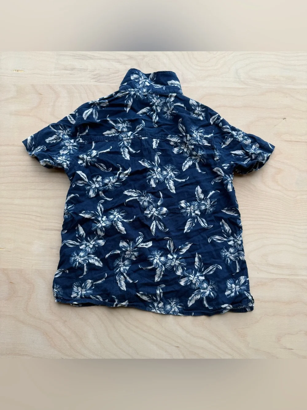 Old Navy Kids Navy Blue Floral Hawaiian Button Up Short Sleeve Shirt size S 6/7